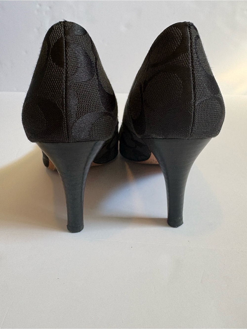 Coach Whitney Black Monogram Canvas & Leather Buckle Plaque Pumps Heels Sz 8. - Picture 4 of 11